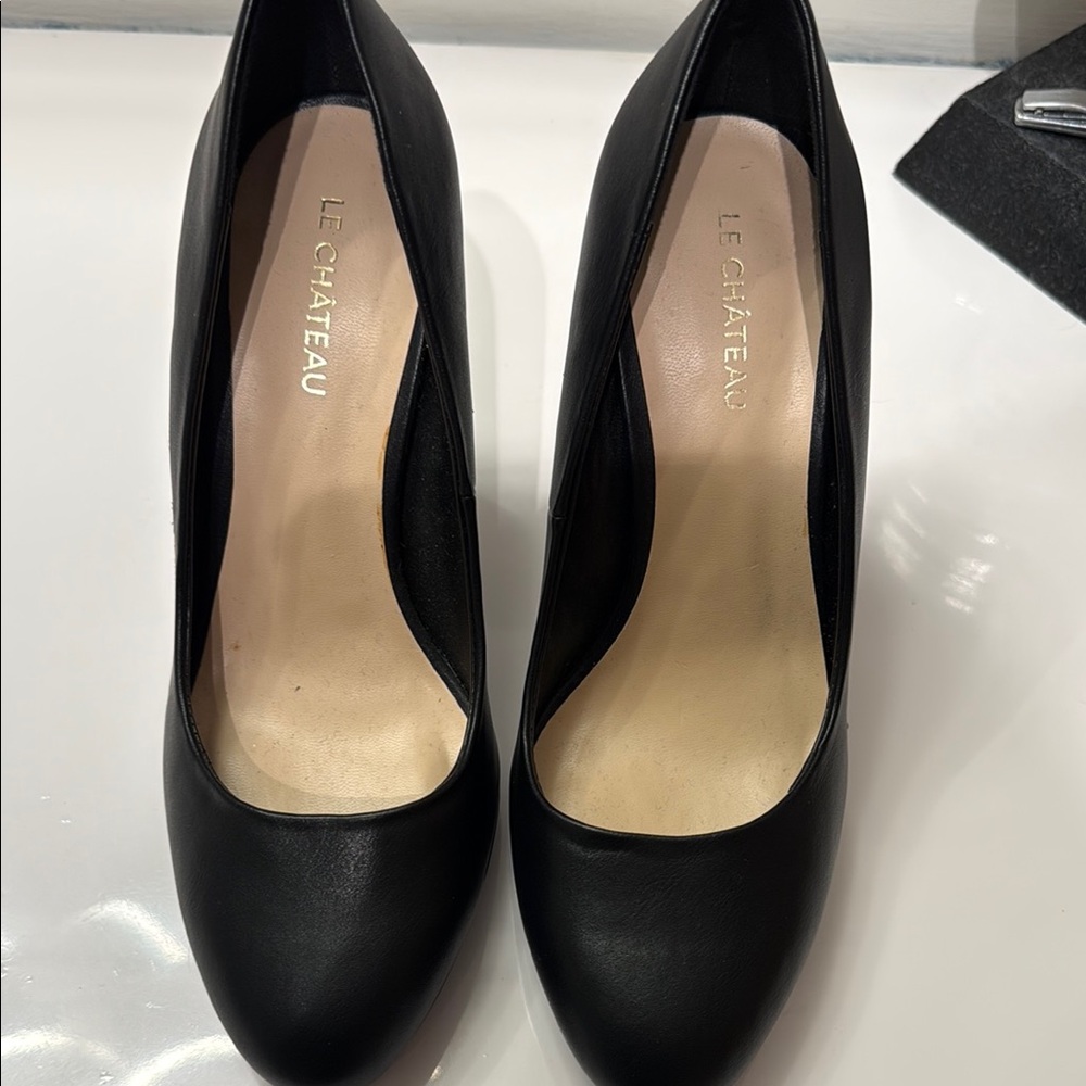 le chateau Black Women's Shoes